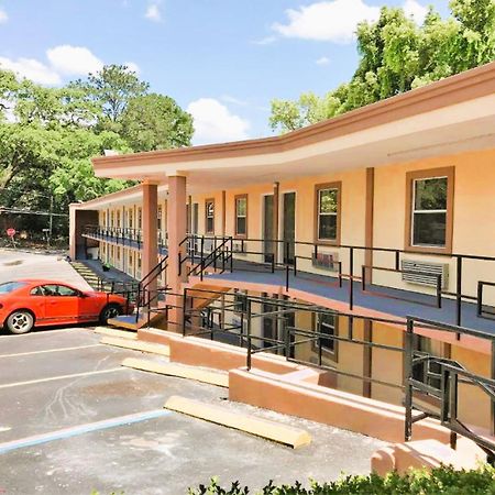 Oyo Hotel Tallahassee Downtown ภายนอก รูปภาพ