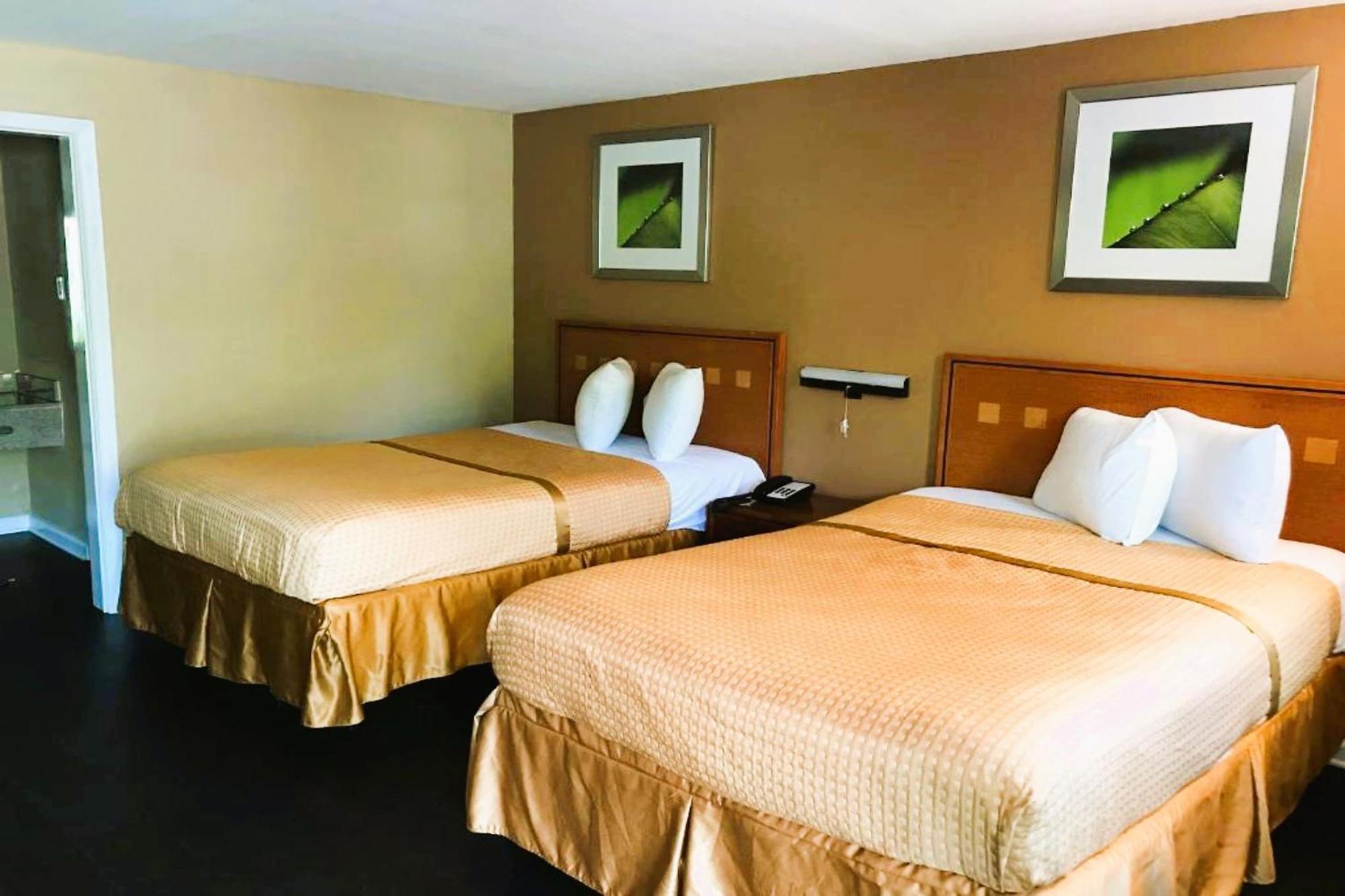 Oyo Hotel Tallahassee Downtown ภายนอก รูปภาพ