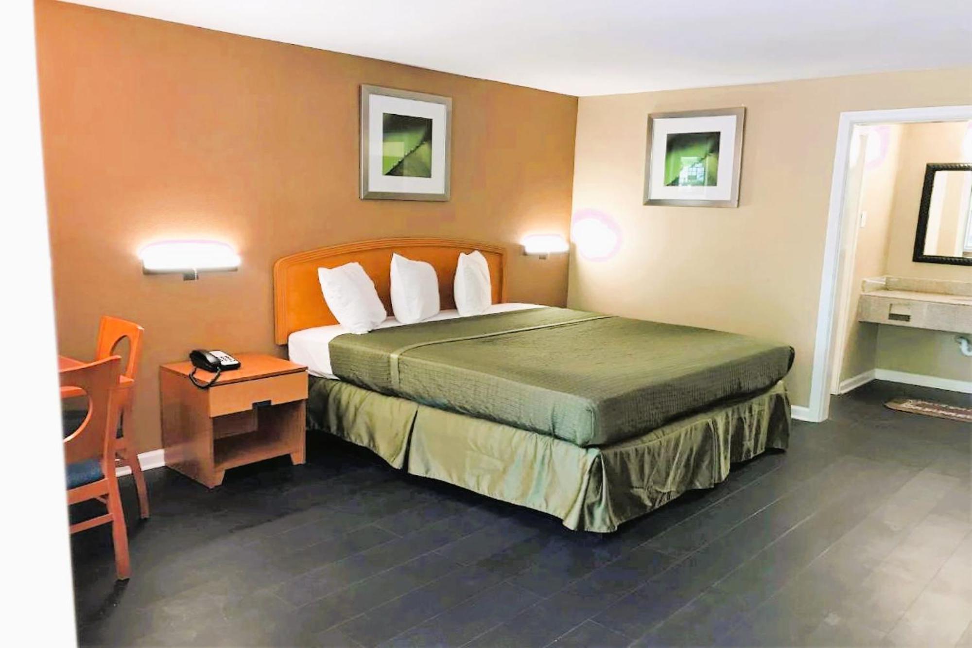 Oyo Hotel Tallahassee Downtown ภายนอก รูปภาพ