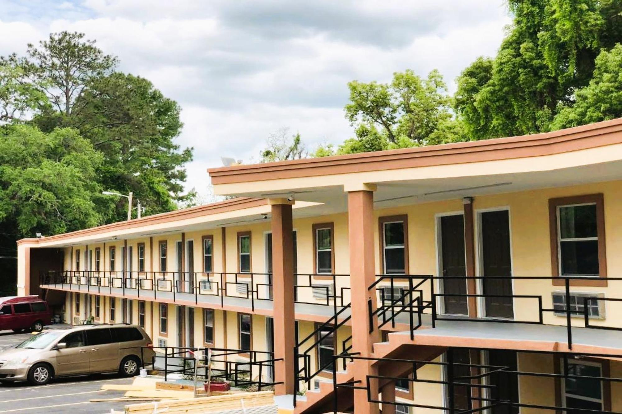 Oyo Hotel Tallahassee Downtown ภายนอก รูปภาพ